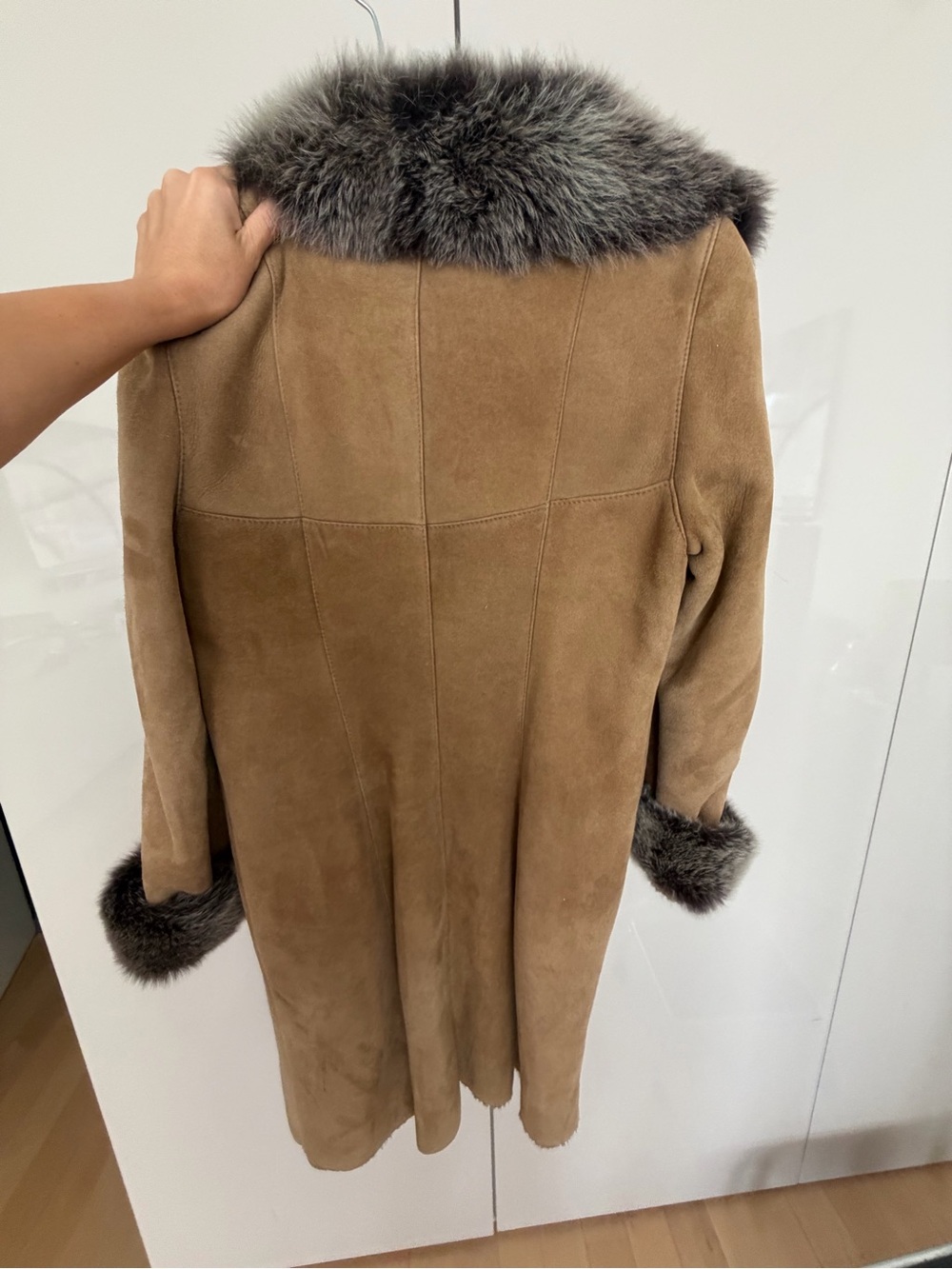🗽🩶NEW Overland Shearling Coat with Plush Gray Fur Trim - Picture 5 of 5